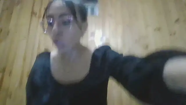 Snapshot of Roselingalvis13 chatting on October 5, 2:54 am Roselingalvis13 online show from October 5, 2:54 am