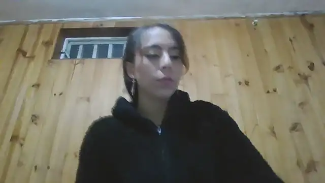 Snapshot of Roselingalvis13 chatting on October 13, 2:33 am Roselingalvis13 online show from October 13, 2:33 am