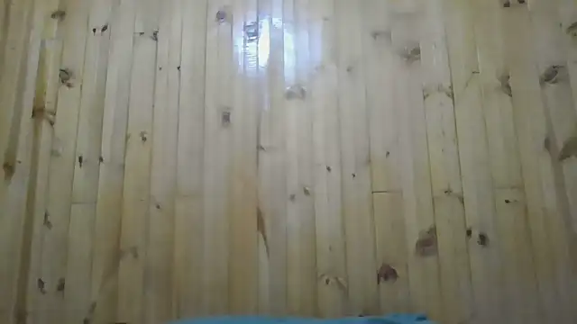 Snapshot of Roselingalvis13 chatting on October 16, 4:02 am Roselingalvis13 online show from October 16, 4:02 am