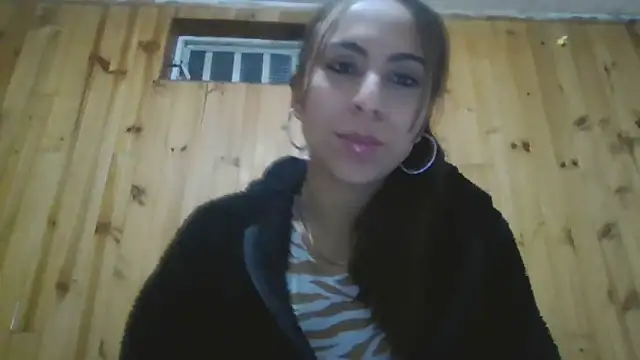 Snapshot of Roselingalvis13 chatting on October 19, 2:56 am Roselingalvis13 online show from October 19, 2:56 am