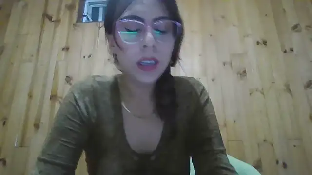 Snapshot of Roselingalvis13 chatting on November 10, 2:54 am Roselingalvis13 online show from November 10, 2:54 am