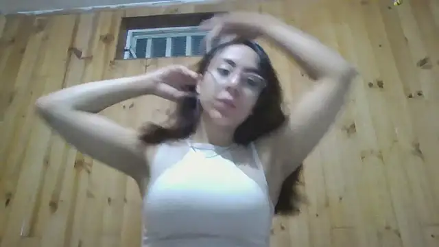 Snapshot of Roselingalvis13 chatting on November 15, 2:42 am Roselingalvis13 online show from November 15, 2:42 am