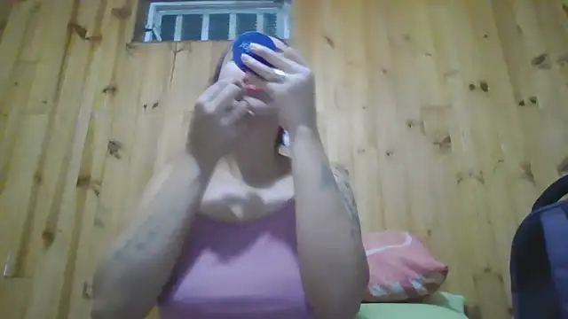 Snapshot of Roselingalvis13 chatting on November 17, 3:01 am Roselingalvis13 online show from November 17, 3:01 am