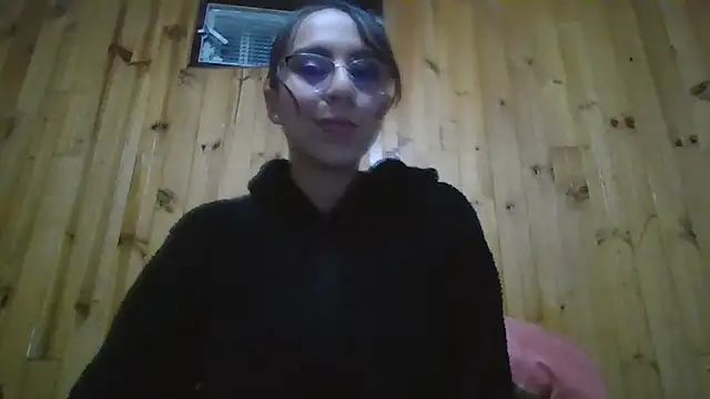 Snapshot of Roselingalvis13 chatting on November 19, 2:44 am Roselingalvis13 online show from November 19, 2:44 am