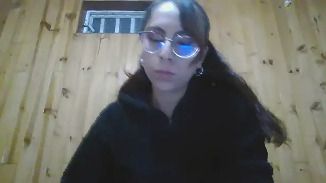 Snapshot of Roselingalvis13 chatting on November 20, 2:23 am Roselingalvis13 online show from November 20, 2:23 am