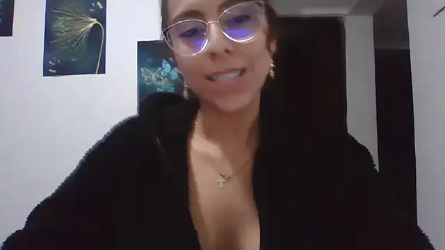 Snapshot of Roselingalvis13 chatting on November 22, 2:54 am Roselingalvis13 online show from November 22, 2:54 am