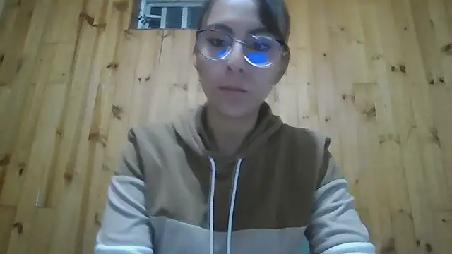 Snapshot of Roselingalvis13 chatting on November 23, 2:44 am Roselingalvis13 online show from November 23, 2:44 am