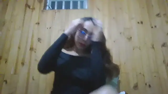 Snapshot of Roselingalvis13 chatting on November 27, 2:57 am Roselingalvis13 online show from November 27, 2:57 am