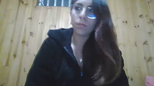 Snapshot of Roselingalvis13 chatting on December 15, 2:38 am Roselingalvis13 online show from December 15, 2:38 am