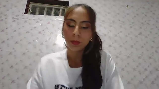 Roselingalvis13 online show from April 30, 3:02 am