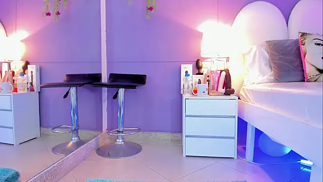 my aleja  online show from November 11, 12:38 pm