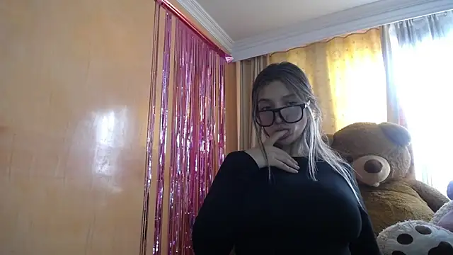 Snapshot of miss_lilieth chatting on May 22, 2:22 pm miss lilieth online show from May 22, 2:22 pm