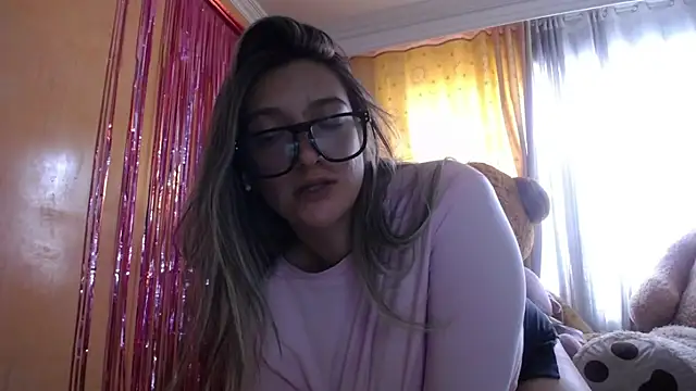 Snapshot of miss_lilieth chatting on June 6, 2:11 pm miss lilieth online show from June 6, 2:11 pm