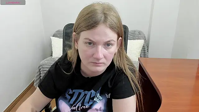 Snapshot of Alisha_Skyes chatting on December 2, 4:24 pm Alisha Skyes online show from December 2, 4:24 pm