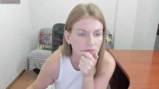 Snapshot of Alisha_Skyes chatting on July 24, 6:50 pm Alisha Skyes online show from July 24, 6:50 pm