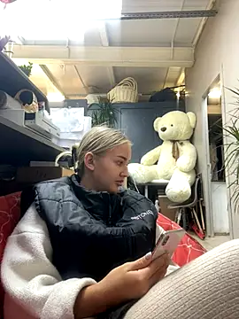 Snapshot of CandyVice chatting on September 25, 5:38 pm CandyVice online show from September 25, 5:38 pm