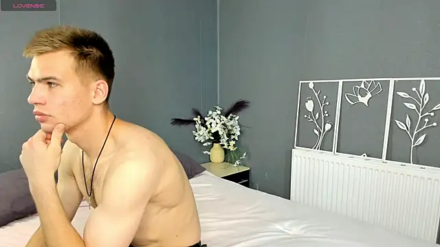 Snapshot of Garden_of_Eden_ chatting on June 1, 4:25 am Garden of Eden online show from June 1, 4:25 am