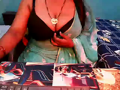 Snapshot of PREETI_BABY chatting on May 18, 7:03 am PREETI BABY online show from May 18, 7:03 am