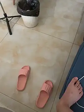 Snapshot of xinmeng-000 chatting on September 13, 12:32 am xinmeng-000 online show from September 13, 12:32 am