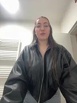 Kylie Kathy online show from June 8, 1:39 am