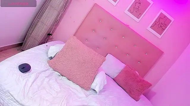 ANNIE DOLCE  online show from January 17, 10:42 am