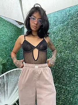 TweetiePieXXX online show from February 24, 9:02 pm