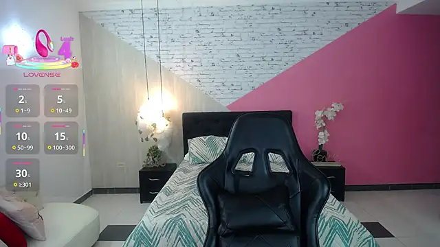 Snapshot of sophia_brunette_ chatting on September 27, 12:21 pm sophia brunette online show from September 27, 12:21 pm