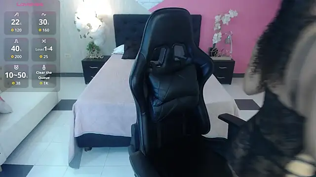 Snapshot of sophia_brunette_ chatting on October 13, 11:32 am sophia brunette online show from October 13, 11:32 am