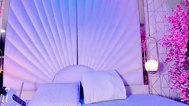 VesperVelvet online show from May 3, 5:13 am