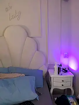 Kaylachannell online show from June 6, 3:44 am