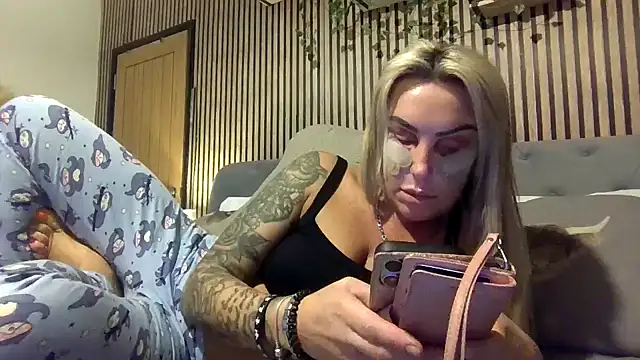 poppyinga1 online show from February 21, 10:00 pm