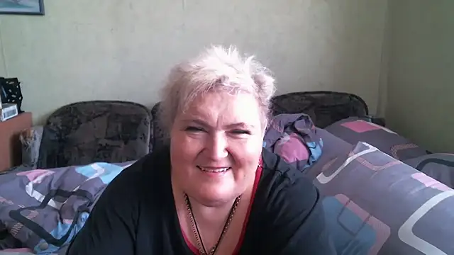Snapshot of Lana555 chatting on May 13, 10:45 am Lana555 online show from May 13, 10:45 am