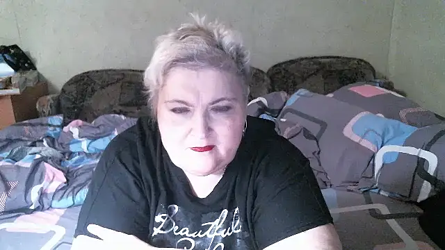 Snapshot of Lana555 chatting on May 17, 11:12 pm Lana555 online show from May 17, 11:12 pm