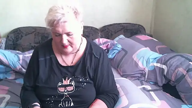 Snapshot of Lana555 chatting on May 19, 8:20 am Lana555 online show from May 19, 8:20 am