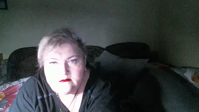 Snapshot of Lana555 chatting on May 27, 12:18 am Lana555 online show from May 27, 12:18 am