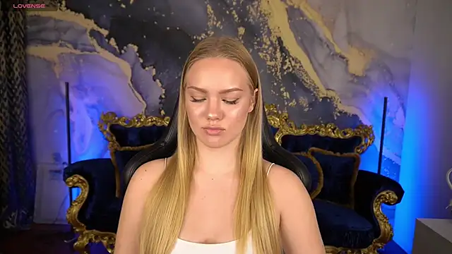 CelesteNoir online show from November 4, 7:40 am