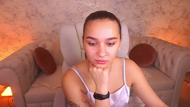 UrMuseOn online show from November 3, 8:04 am