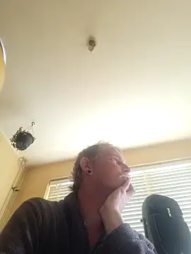 piercingpik online show from May 11, 12:33 pm