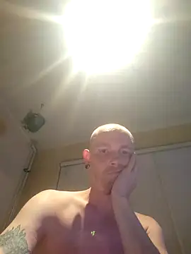 piercingpik online show from May 30, 9:01 pm