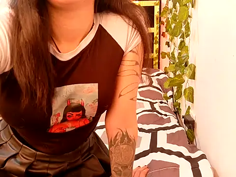 Snapshot of lucywhite13 chatting on September 16, 7:37 pm lucywhite13 online show from September 16, 7:37 pm