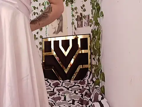 Snapshot of lucywhite13 chatting on September 17, 7:26 pm lucywhite13 online show from September 17, 7:26 pm