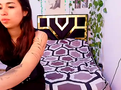 Snapshot of lucywhite13 chatting on October 7, 6:05 pm lucywhite13 online show from October 7, 6:05 pm