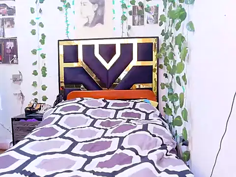 Snapshot of lucywhite13 chatting on October 10, 3:11 pm lucywhite13 online show from October 10, 3:11 pm