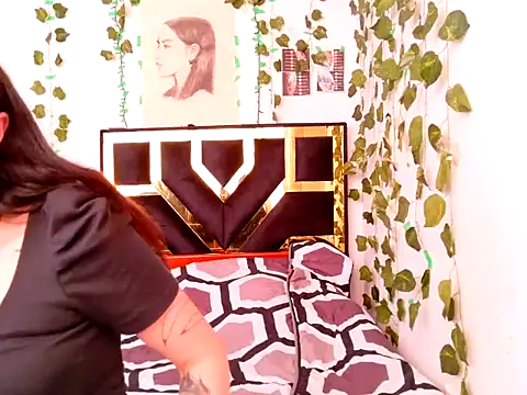 Snapshot of lucywhite13 chatting on October 23, 7:34 pm lucywhite13 online show from October 23, 7:34 pm