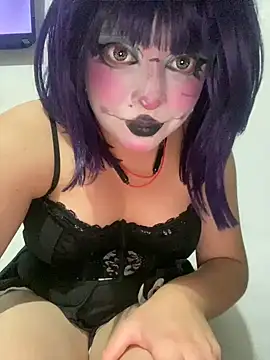 Snapshot of Lucy_YupiSweet chatting on July 4, 8:53 am Lucy YupiSweet online show from July 4, 8:53 am