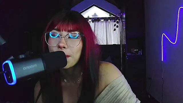 Snapshot of Shisuku_Sophi chatting on October 24, 9:11 pm Shisuku Sophi online show from October 24, 9:11 pm