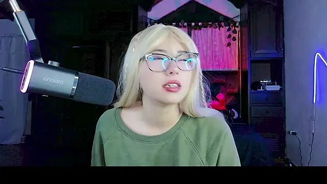 Snapshot of Shisuku_Sophi chatting on November 23, 11:15 pm Shisuku Sophi online show from November 23, 11:15 pm