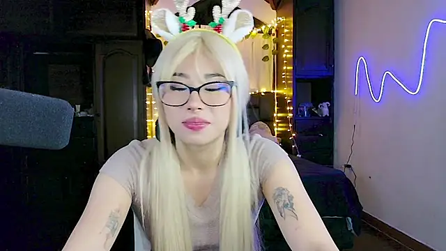 Snapshot of Shisuku_Sophi chatting on November 29, 1:52 am Shisuku Sophi online show from November 29, 1:52 am