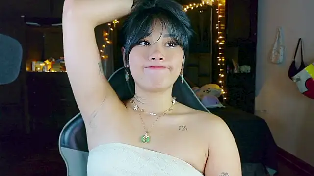 Snapshot of Shisuku_Sophi chatting on May 5, 11:57 pm Shisuku Sophi online show from May 5, 11:57 pm