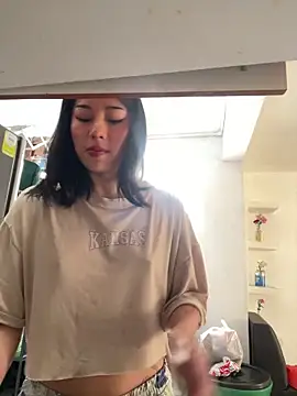 Snapshot of Shisuku_Sophi chatting on June 3, 6:24 pm Shisuku Sophi online show from June 3, 6:24 pm